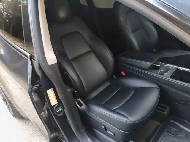 Tesla Model Y — Фото автомобиля 24