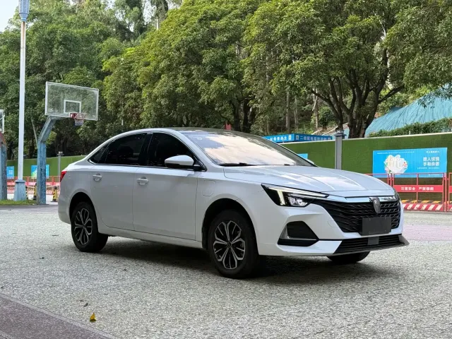 Roewe Roewe i6 MAX EV 2022 EV 500 Sunroof Premium — Фото автомобиля 5