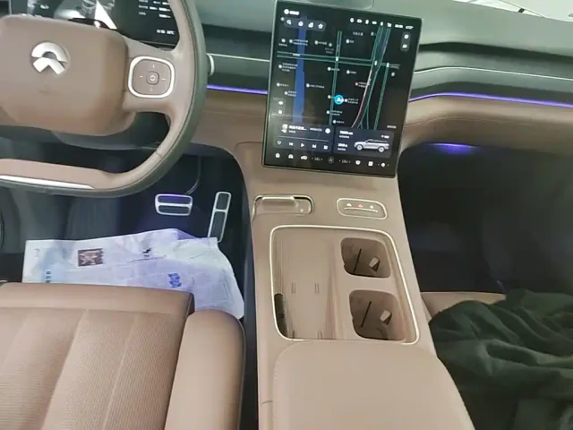 Nio ES8 — Фото автомобиля 13