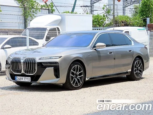 BMW 7 Series G70 — Фото автомобиля 2