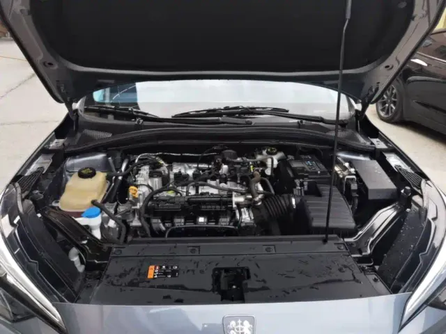 Roewe i5 — Фото автомобиля 19