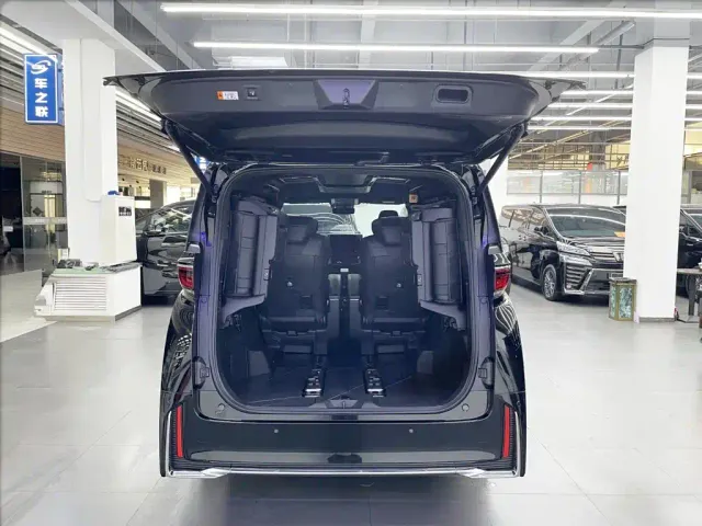 Toyota Vellfire — Фото автомобиля 15