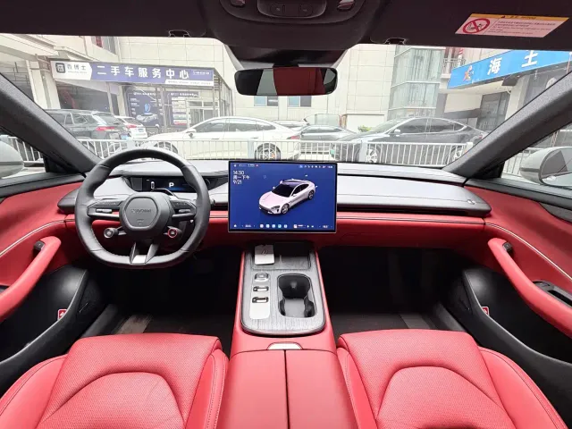 Xiaomi SU7 — Фото автомобиля 13