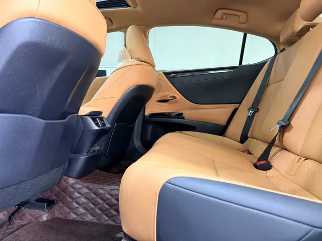 Lexus ES — Фото автомобиля 6