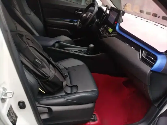 Toyota C-HR — Фото автомобиля 24