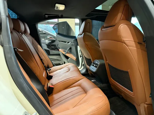 Maserati Ghibli — Фото автомобиля 14