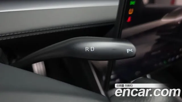 Tesla Model Y — Фото автомобиля 12