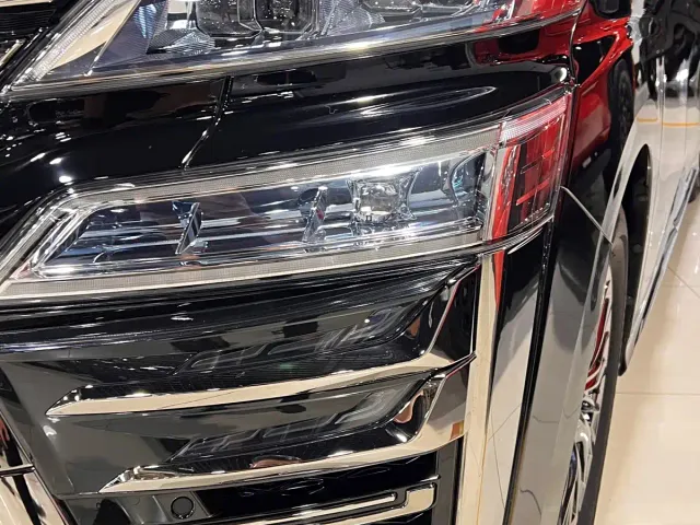 Toyota Vellfire — Фото автомобиля 3