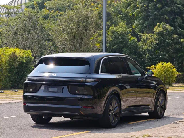Li Auto L7 — Фото автомобиля 4