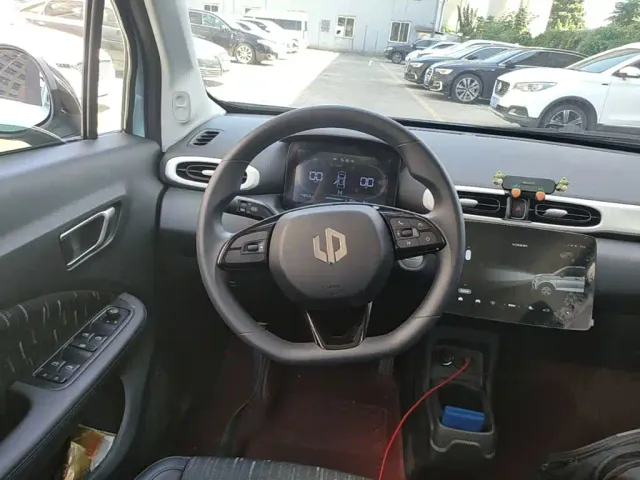 Leapmotor T03 — Фото автомобиля 10