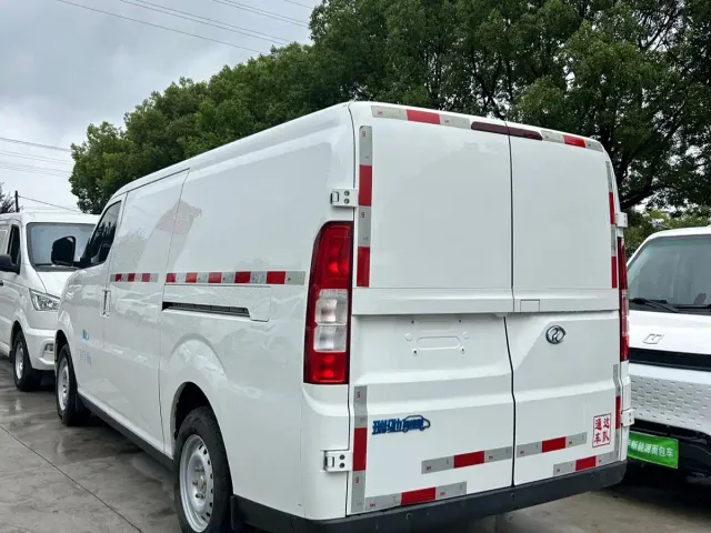 Ruichi New Energy EC75 — Фото автомобиля 5