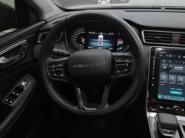 Roewe RX5 — Фото автомобиля 15