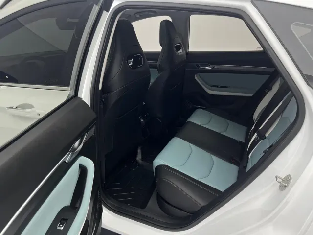 Geely Emgrand S — Фото автомобиля 15