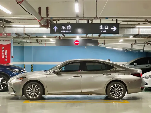 Lexus ES — Фото автомобиля 14