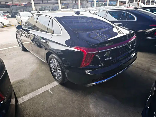 Hongqi H5 — Фото автомобиля 15