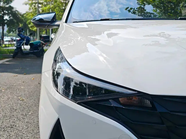 Hyundai Elantra — Фото автомобиля 4