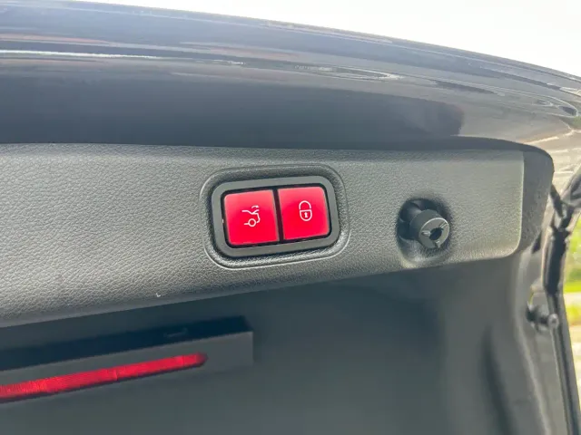 Mercedes-Benz E-Class — Фото автомобиля 27