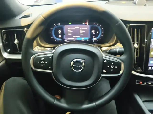 Volvo S60 — Фото автомобиля 10