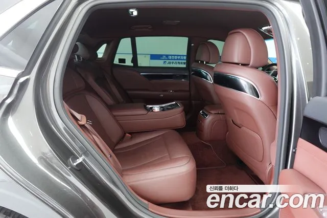 Genesis G90 Бензин 3.5 турбо AWD — Фото автомобиля 17