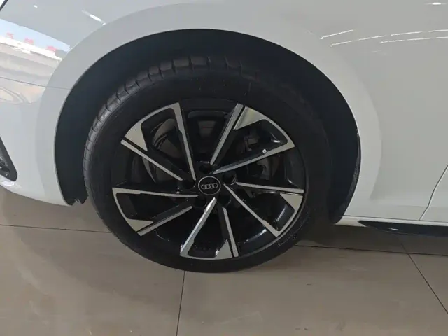 Audi A4L — Фото автомобиля 22