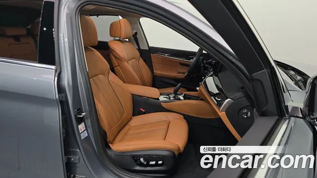 BMW 5 Series G30 — Фото автомобиля 16