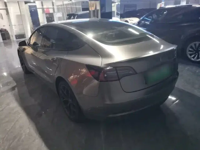 Tesla Model 3 — Фото автомобиля 4