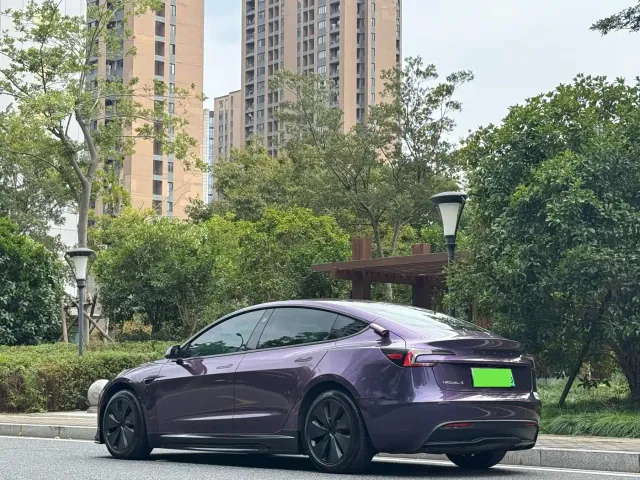 Tesla Model 3 — Фото автомобиля 11