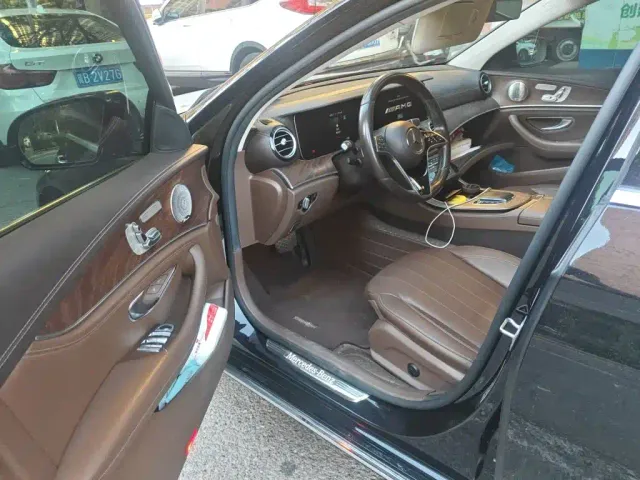 Mercedes-Benz E-Class — Фото автомобиля 12