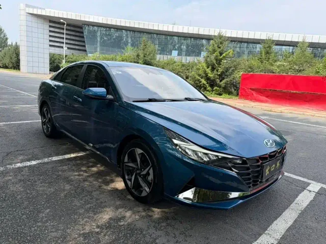 Hyundai Elantra — Фото автомобиля 3