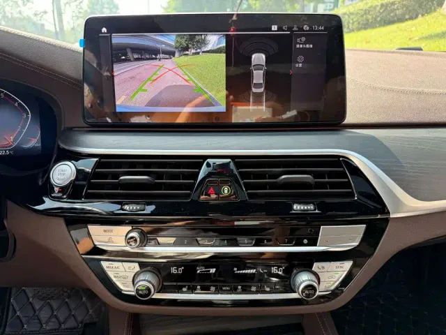 BMW 5 Series — Фото автомобиля 10