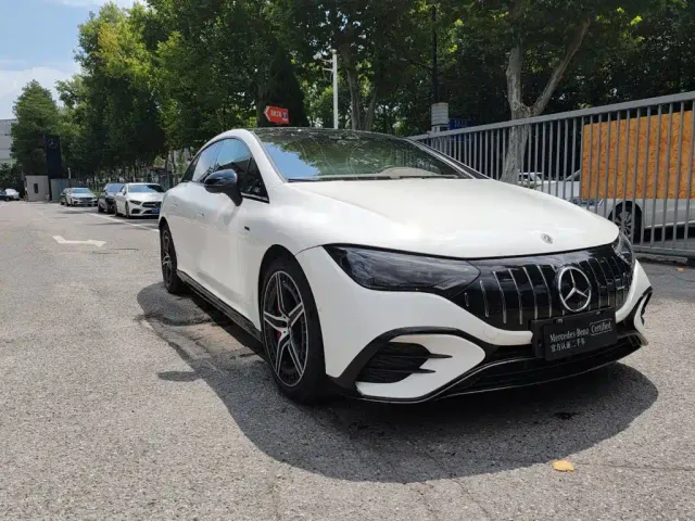 Mercedes-Benz EQE AMG — Фото автомобиля 3