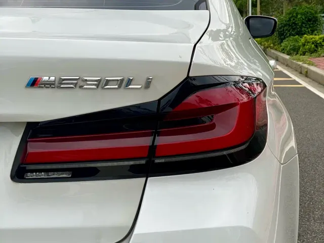 BMW 5 Series — Фото автомобиля 16
