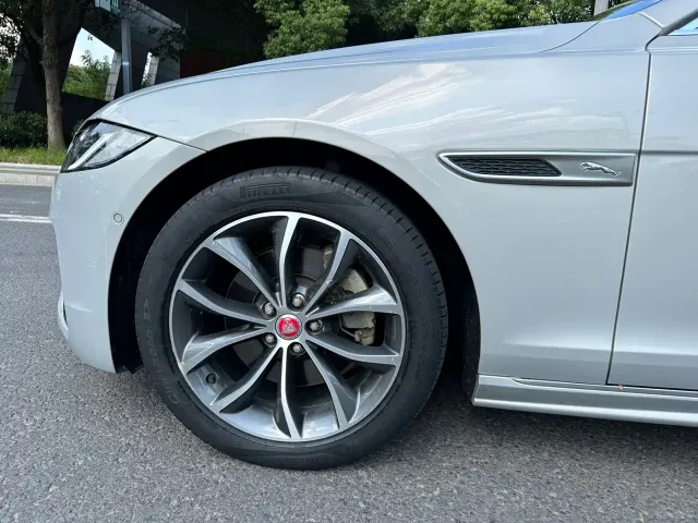 Jaguar XFL — Фото автомобиля 8