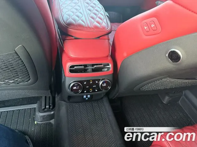 Genesis GV70 — Фото автомобиля 16