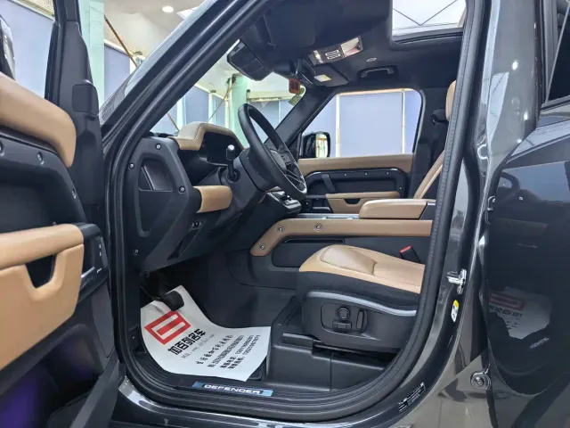Land Rover Defender — Фото автомобиля 11