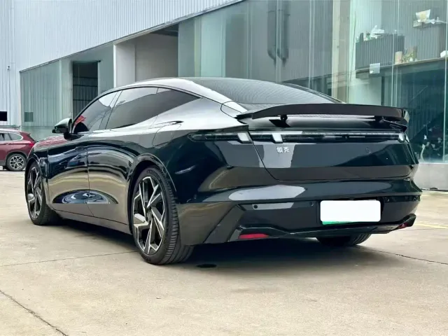 Lynk & Co Z10 — Фото автомобиля 8