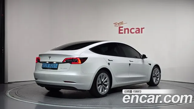 Tesla Model 3 — Фото автомобиля 2