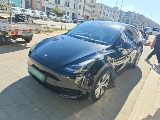 Фотография автомобиля — Tesla Model Y