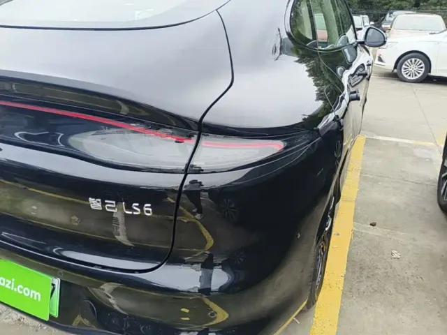 IM Motors LS6 — Фото автомобиля 7