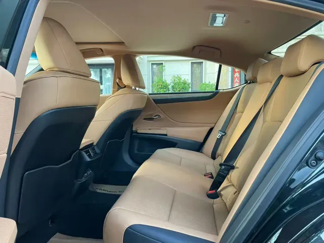Lexus ES — Фото автомобиля 5