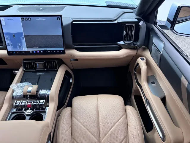 BYD FangChengBao Leopard 8 — Фото автомобиля 15
