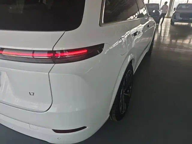 Li Auto L7 — Фото автомобиля 7