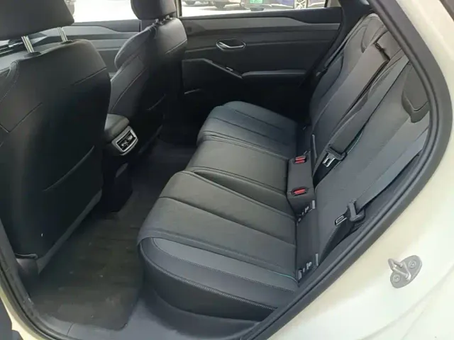 BYD Qin L — Фото автомобиля 16