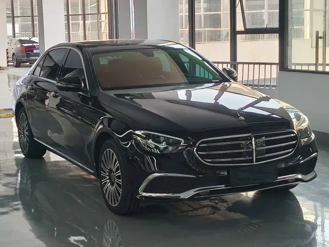 Mercedes-Benz E-Class — Фото автомобиля 3