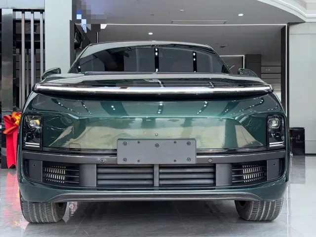 Li Auto L8 — Фото автомобиля 2