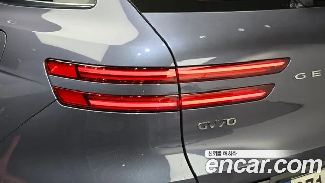 Genesis GV70 — Фото автомобиля 8