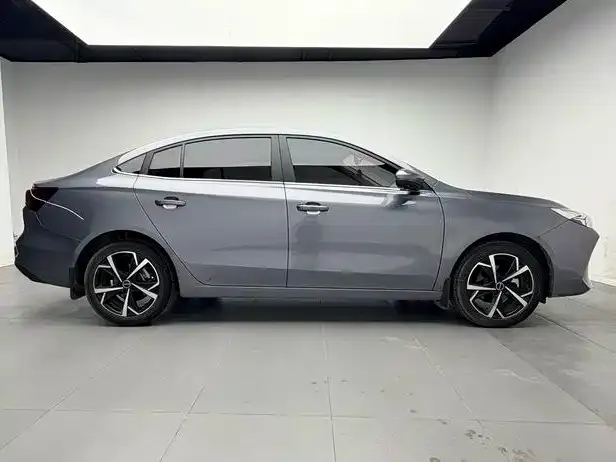 Roewe i5 — Фото автомобиля 7