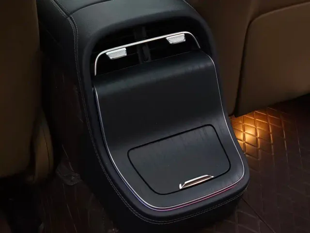 Mercedes-Benz E-Class — Фото автомобиля 10
