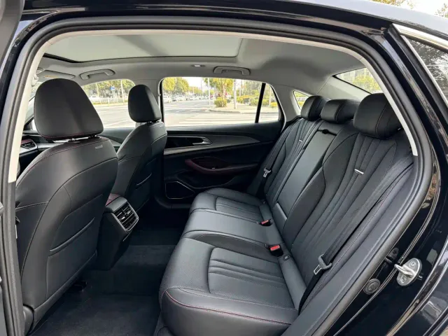 Hongqi H5 — Фото автомобиля 6