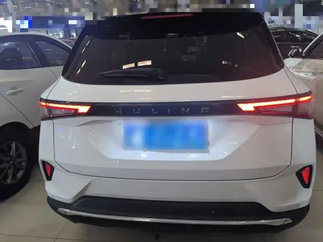 Wuling Asta — Фото автомобиля 5